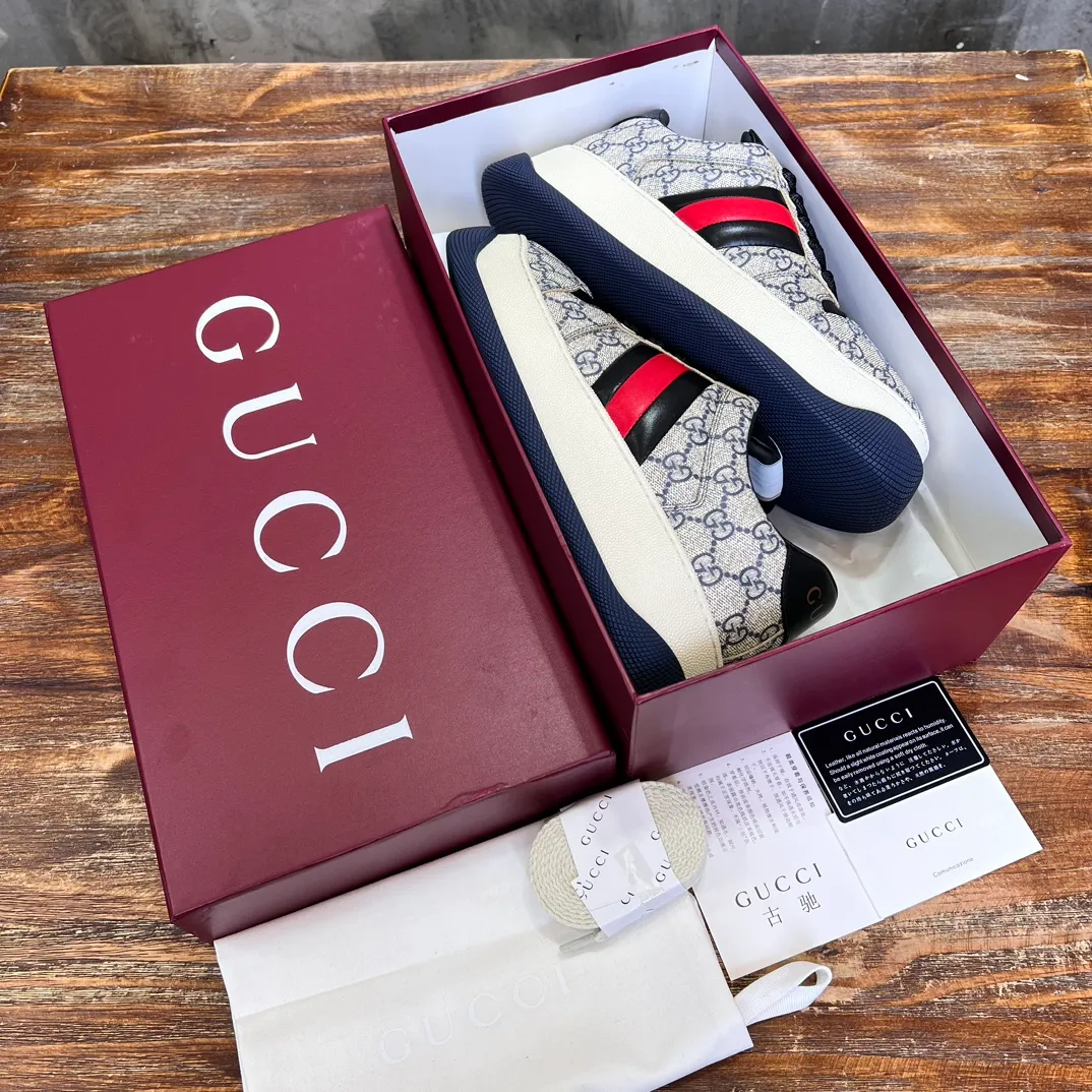 P660 [Ready Stock] Top ❤️New Color Gucci Brand New Screener Series Couple Style Chubby Bread Shoes Small Dirty Shoes Fatty Double G Casual Sneakers Original Purchase Develop Original Purchase Develop Screener series sneakers are inspired by the classic sneakers of the 1970s. They are named after the defensive action in sports. They are decorated with striped webbing on the side and embellished with retro Gucci logos. These sneakers are made of GG canvas. Purple leather details add depth to the piece with sharp contrast, and the details are fuller. Exquisite packaging at the delivery counter ▪️Fabrics: Original imported cowhide + double G fabric ▪️Inner lining: Original customized breathable cowhide lining ▪️Sole: Original molded TPU outsole ▪️Sole thickness: 6CM ▪️Size: Women's 35-40 / Men's 39-44! ! …..
